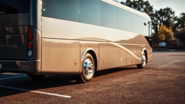 Top 5 services de location de bus avec chauffeur pour vos sorties en groupe